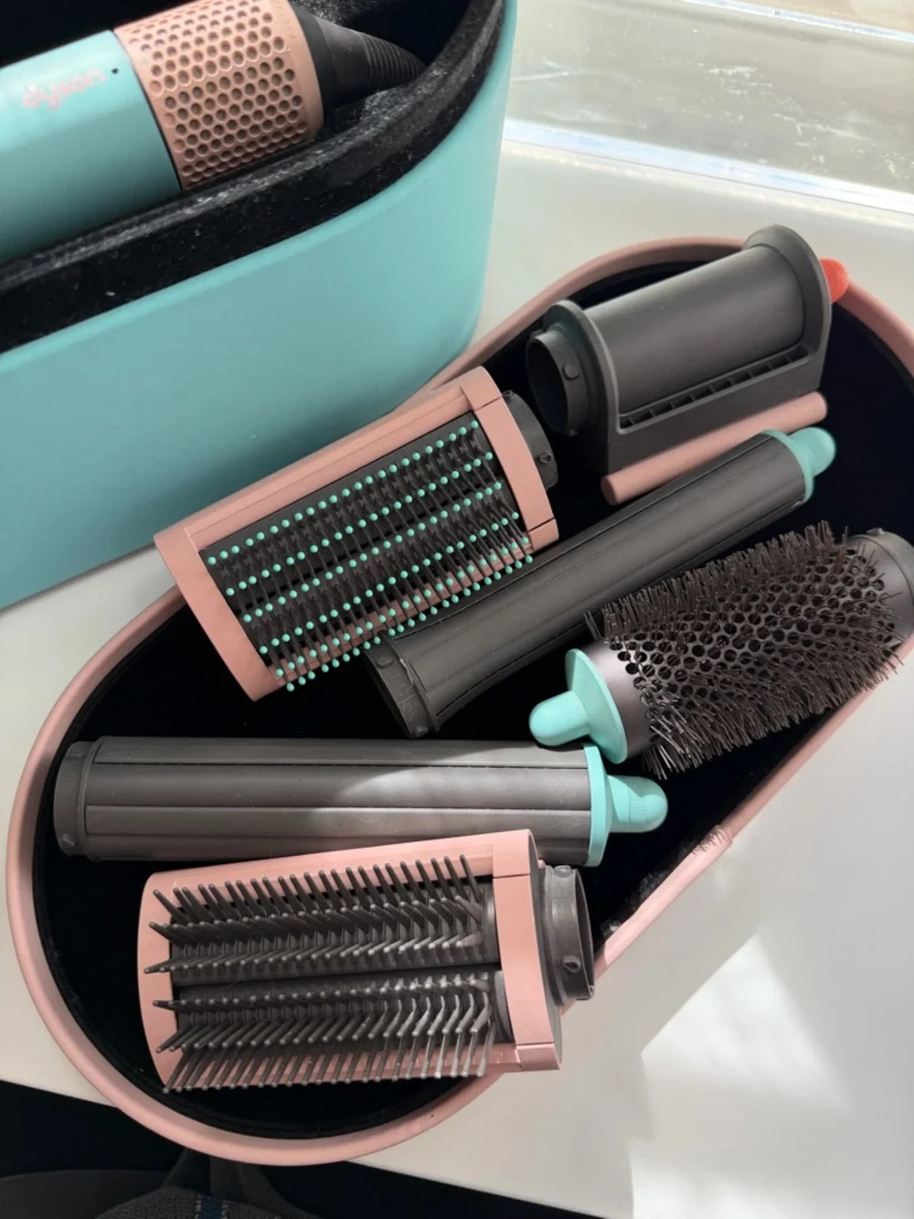 Dyson airwrap styler tool - Picture 2 of 9